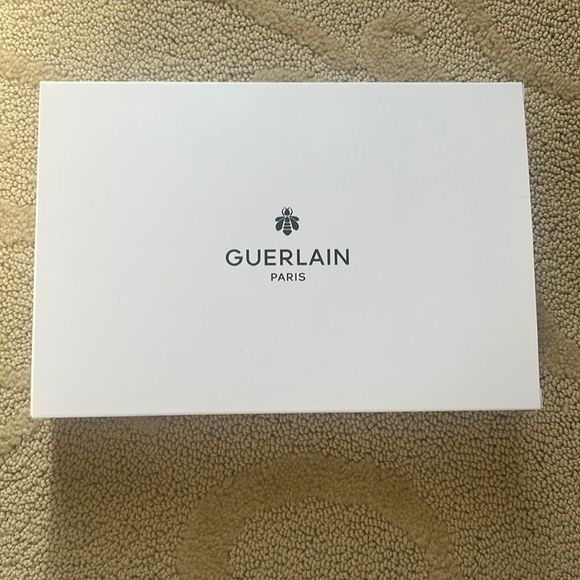 GUERLAIN Other - Guerlain Abeille Royale Travel Set